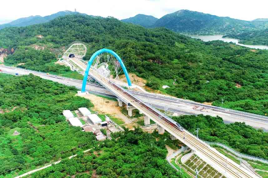 全长约200公里！广汕高铁全线开通运营(图2)