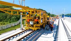 中铁四局参建的渝昆高铁川渝段全面进入铺轨阶段！