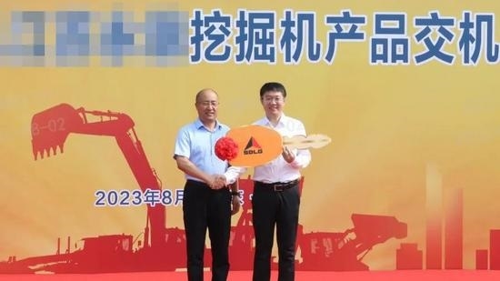 强强联合再谱新篇，山东临工与江苏某集团大客户挖掘机交机仪式隆重举行(图3)