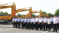 强强联合再谱新篇，山东临工与江苏某集团大客户挖掘机交机仪式隆重举行