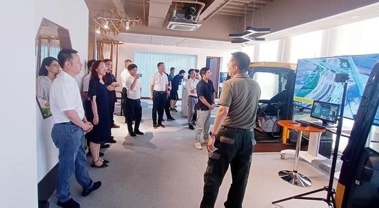 中国工程机械工业协会组织召开《工程机械数字化水平评估规范》团体标准启动会暨草案研讨会(图8)