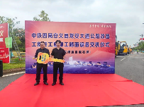 柳工成套路面设备批量交付，助力客户高效施工！(图1)