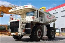 北方股份公司首台120吨级NTE130E纯电动电动轮矿用车成功下线