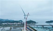 三一2000吨履带起重机成功吊装全球首台18兆瓦海上风电机组！