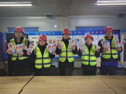 寒潮送暖意 中交一航局青岛地铁8号线支线项目冬日暖心行动进行时