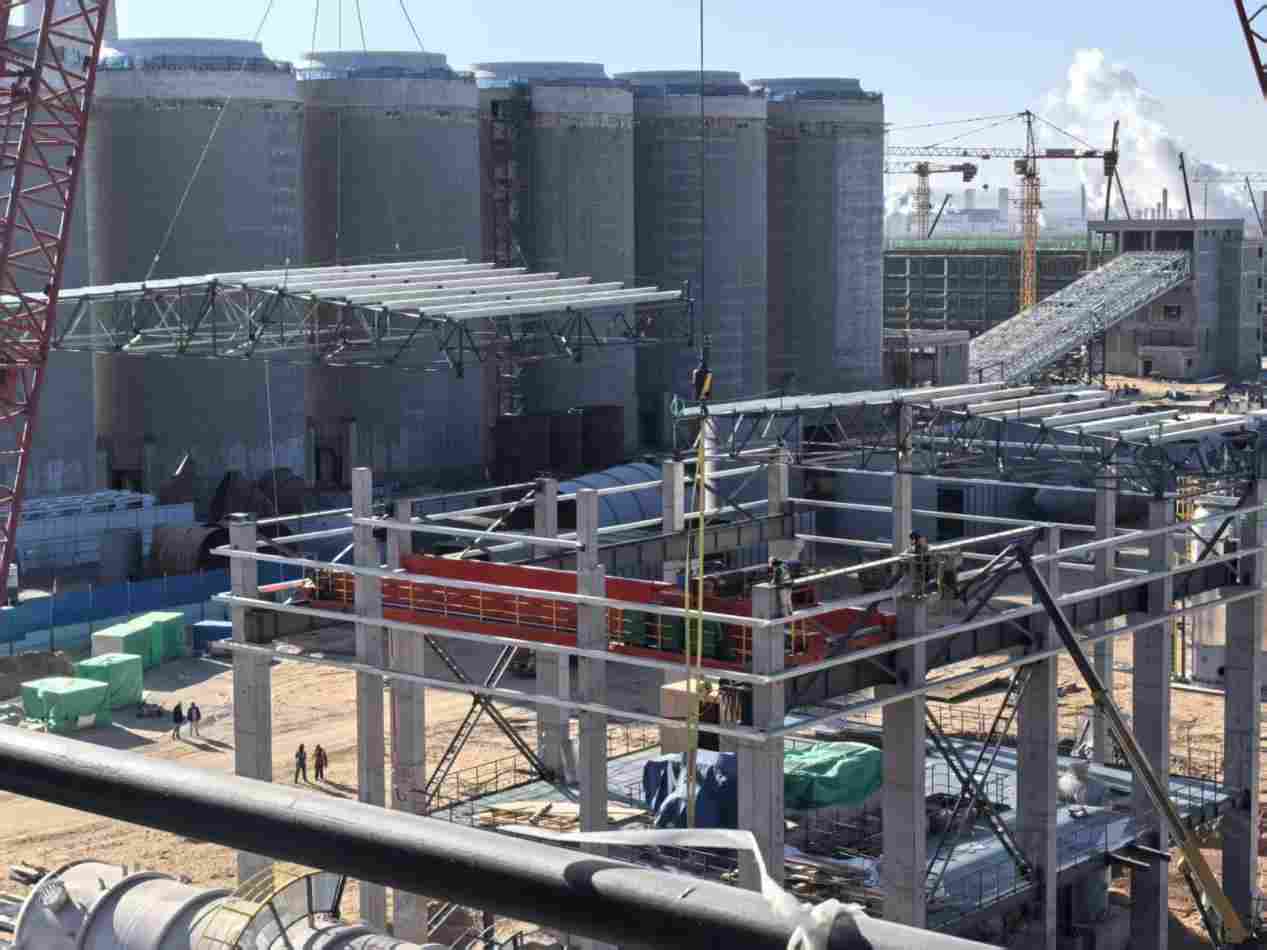 攻坚寒冬，铸就脊梁——内蒙古卓正化工项目核心厂房主体钢结构全面封顶