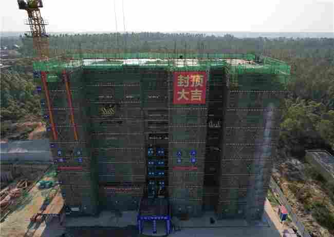 中交一公局四公司北海铁山东港租赁住房项目1#楼主体顺利封顶(图2) 中交一公局四公司北海铁山东港租赁住房项目1#楼主体顺利封顶(图2)