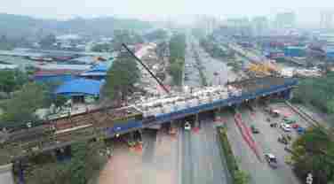 平陆运河钦北线铁路桥跨钦州湾大道112简支拱现浇梁顺利浇筑完成(图2)