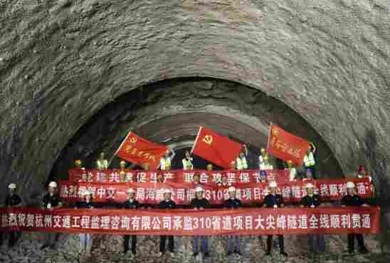 “岩层微雕”破双险