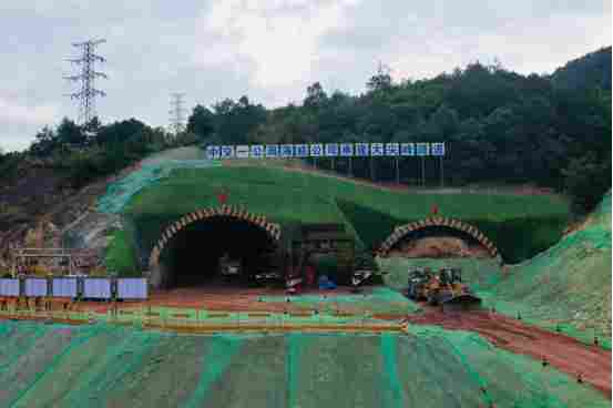 “岩层微雕”破双险(图2)