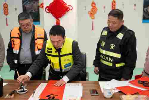 笔墨迎春 福至工地丨中建八局文旅博览公司承办江苏省建设工会“写春联送福字”活动(图4)
