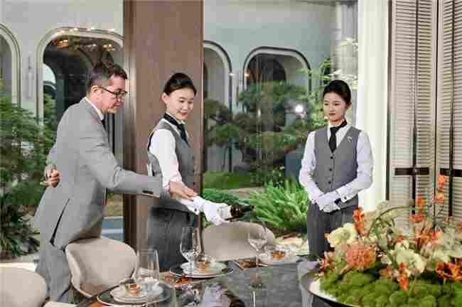 蝉联年度名企！国贸地产以综合实力铸就城市美好(图8)